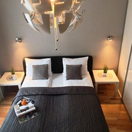 Old Town 2 Bedroom Apartment Near Dome Square & Scenic Waterfront Riga Exterior photo